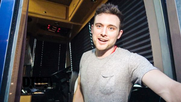 Ocean Park Standoff – BUS INVADERS Ep. 1183 [VIDEO]