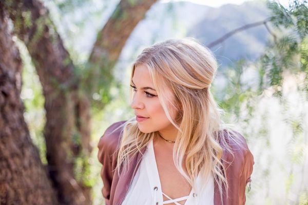 Maggie Szabo – PRESHOW RITUALS