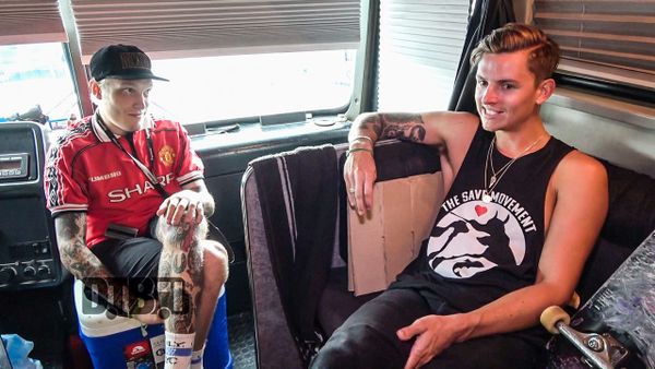 Neck Deep – CRAZY TOUR STORIES Ep. 576 [VIDEO]