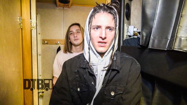 Chase Atlantic – BUS INVADERS Ep. 1256 [VIDEO]