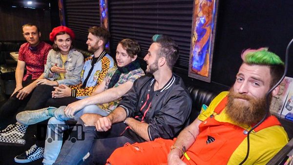 Misterwives – CRAZY TOUR STORIES Ep. 593 [VIDEO]