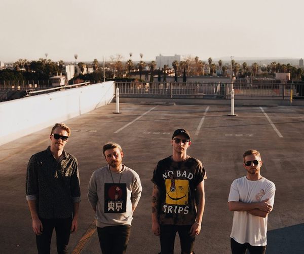 Future Feats – CRAZY TOUR STORIES