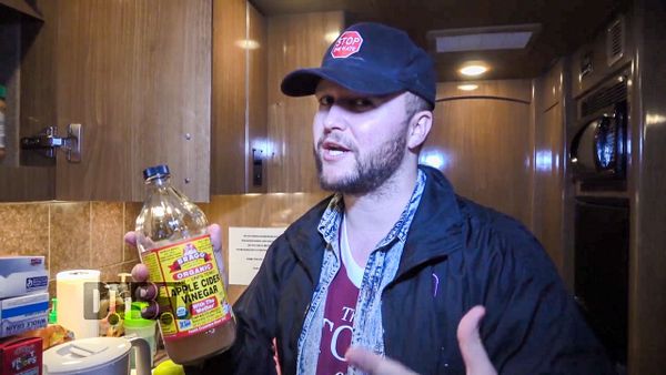 Quinn XCII – BUS INVADERS Ep. 1283 [VIDEO]