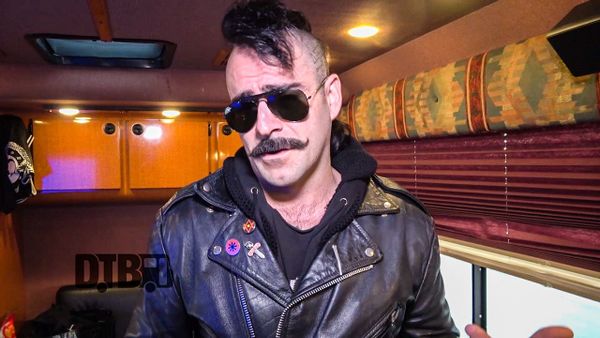 3TEETH – BUS INVADERS Ep. 1294 [VIDEO]