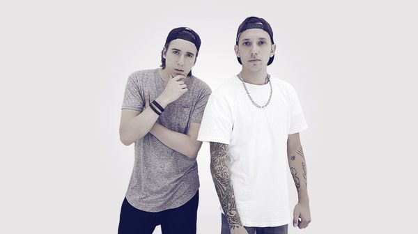 X-Stylez & Two-M – CRAZY TOUR STORIES