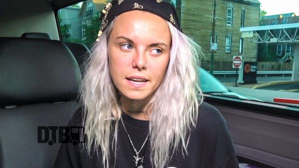 You can watch the video, after the break. Information about this video: Film Date - Location - Keep up with the band on Faceb