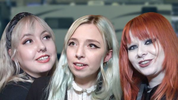 Kælan Mikla – BUS INVADERS Ep. 1692 [VIDEO]