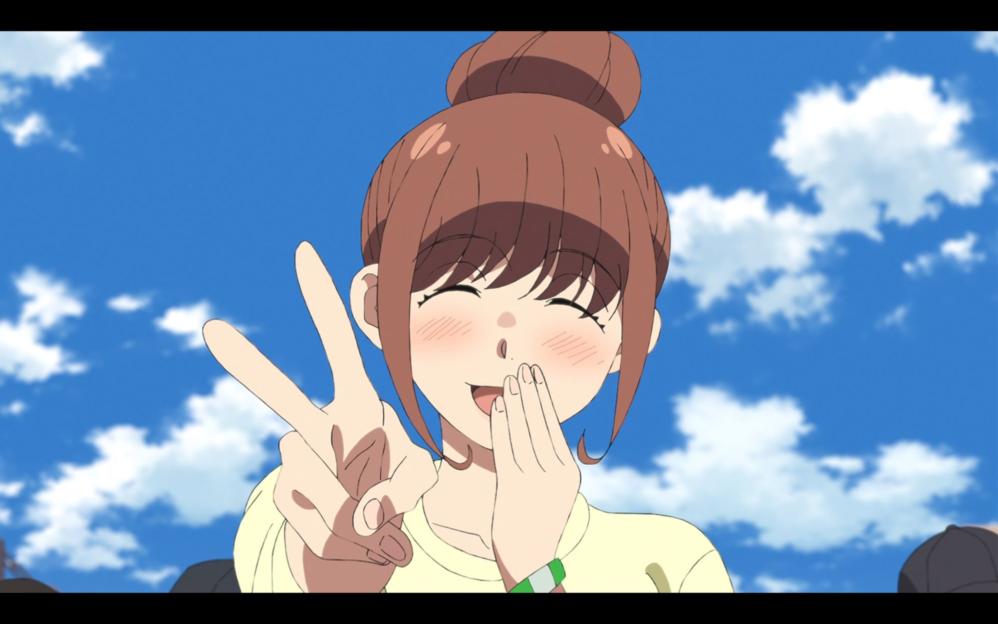 alice gives peace symbol