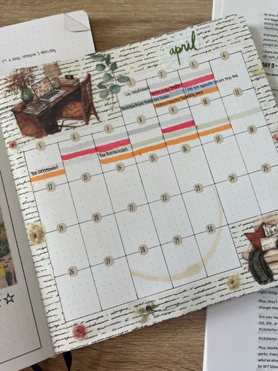 My morning coffee left a gift on my reading journal 🩵