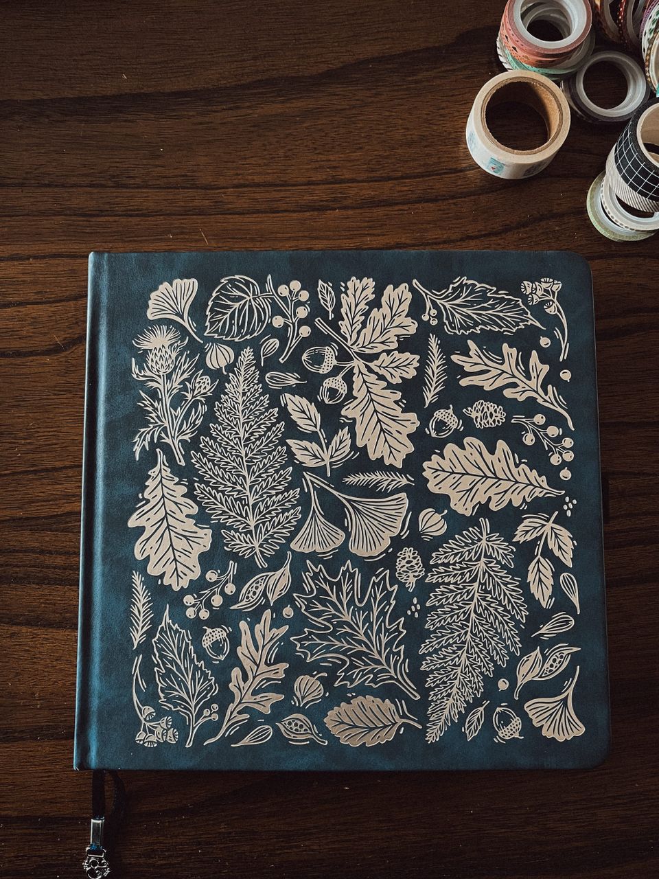 My reading journal is ready for 2026. ^-^