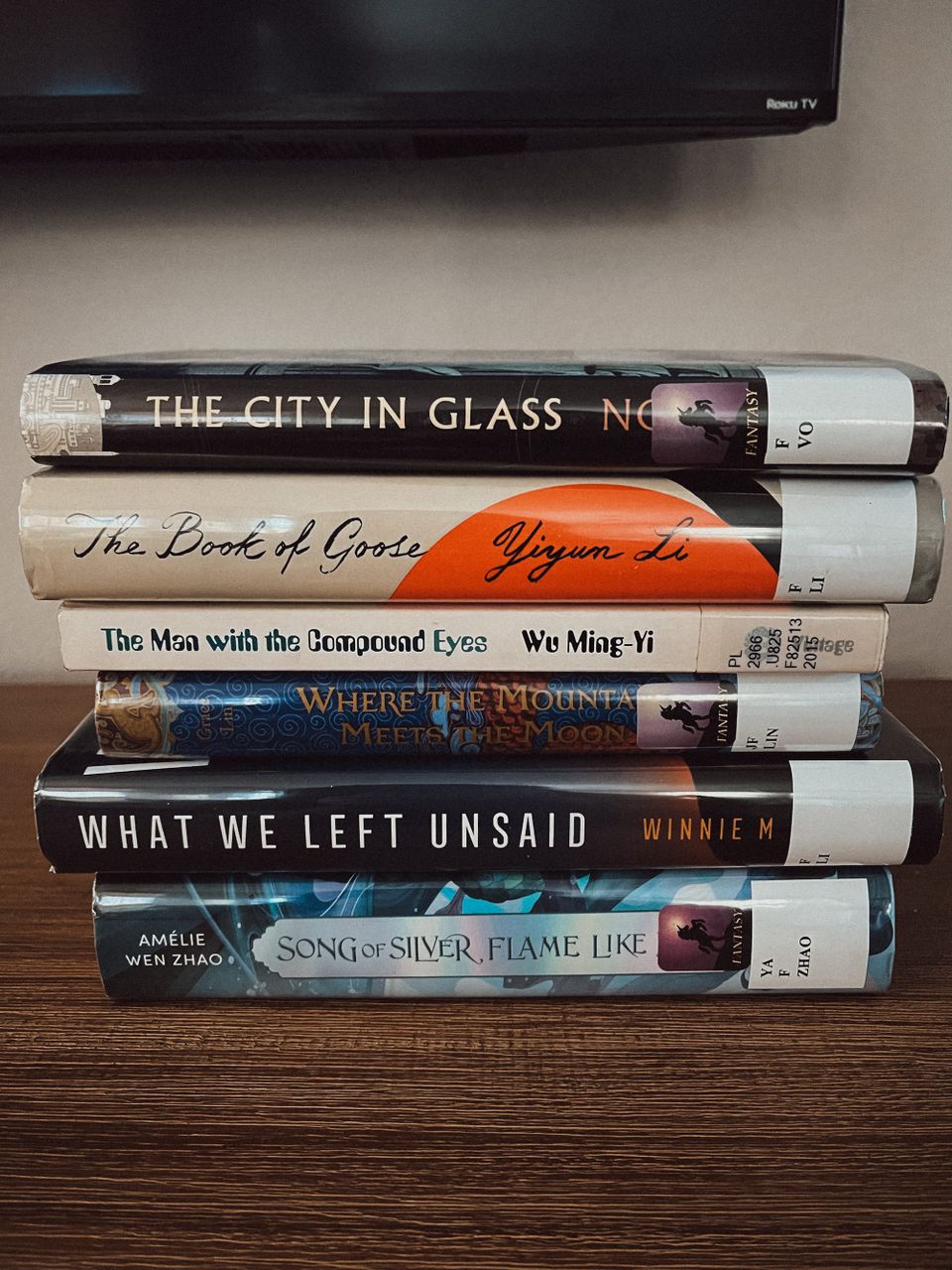 Saturday Shelfie consists of my hopefuls for the rest of 2025: all books by East-Asian authors I want to read. As you can see.. my TBR from a few weeks ago has been replaced LOL.