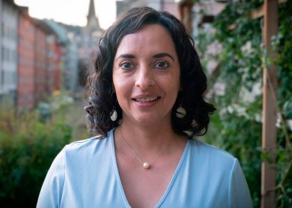 Emprendedora trabaja por la democracia