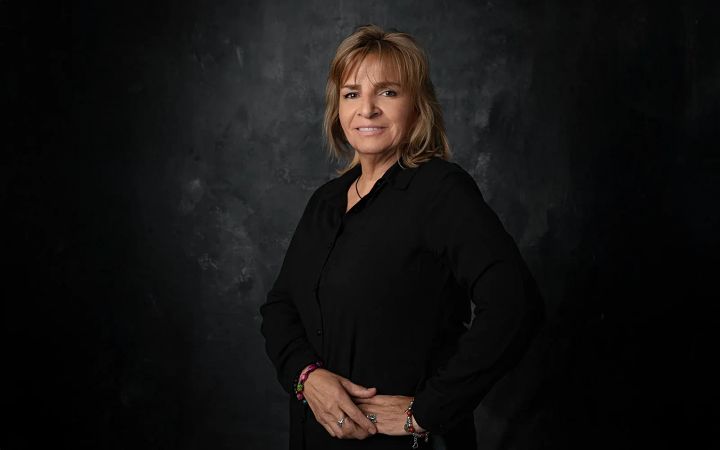 ELLA Y EL PERIODISMO DE SOCIALES EN MÉXICO