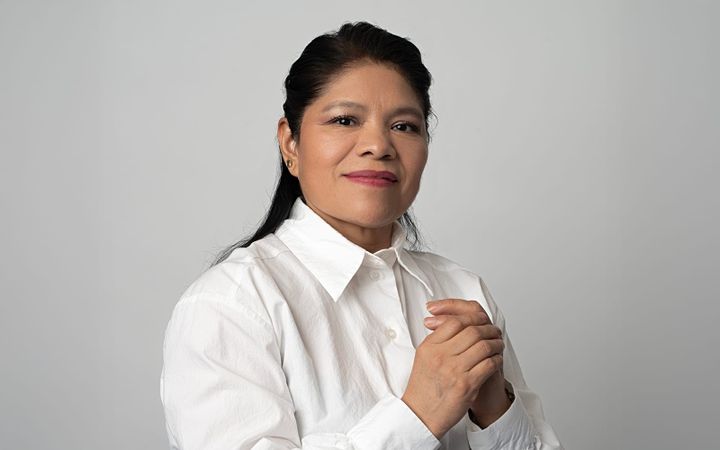 Entre diciembre y el silencio: Testimonio de una vida trabajando en casas ajenas