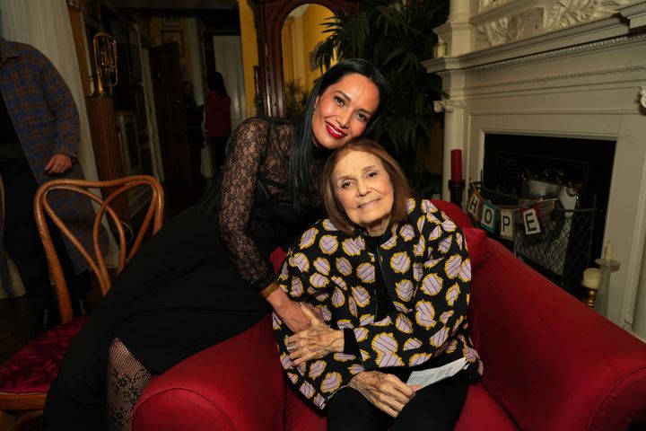 Gloria Steinem: La mujer que convirtió conversaciones en movimientos