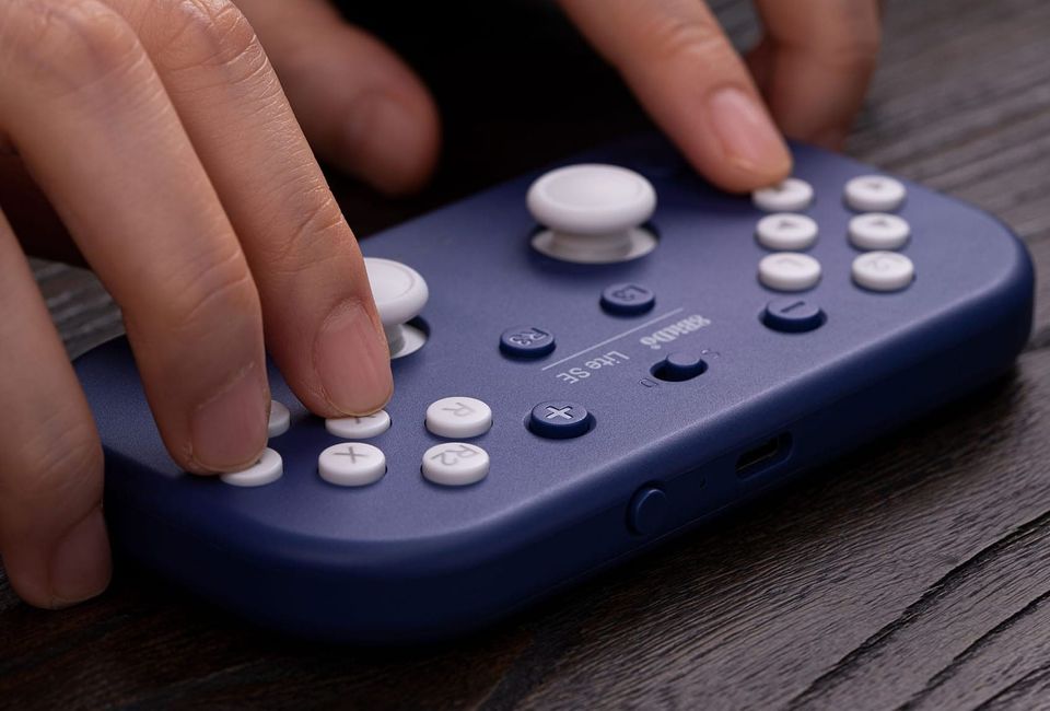 The 8BitDo Lite Se controller