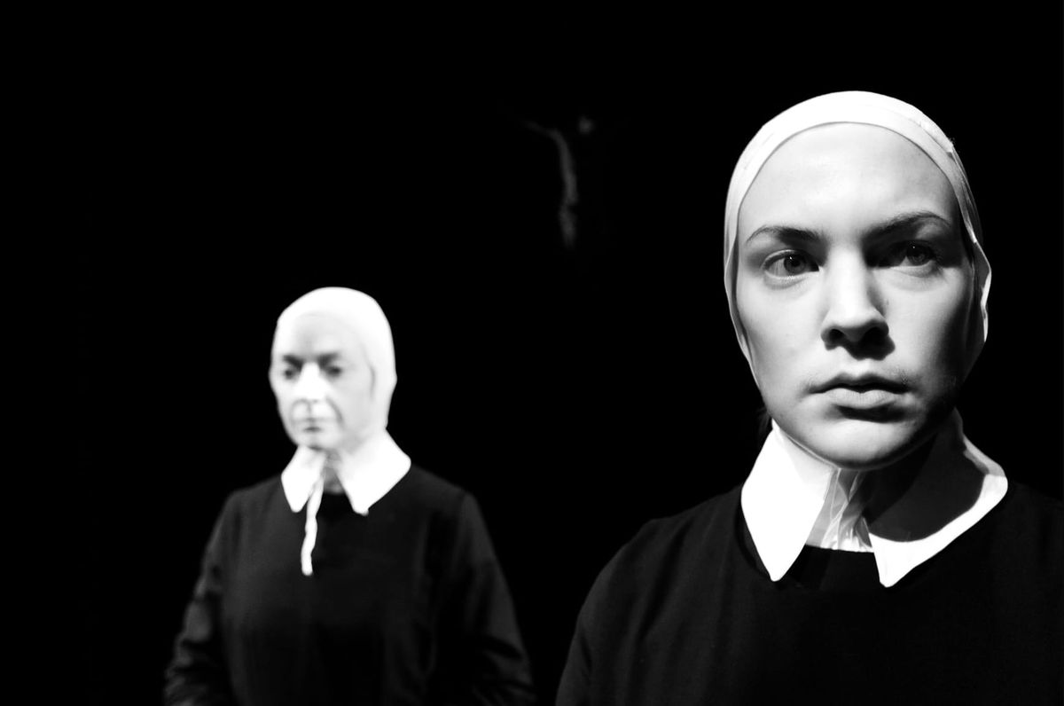 Theatre as a Human Home: A Doubtful Performance Review of AI