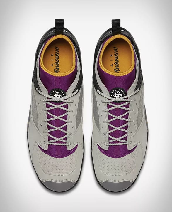 Nike ACG Air Revaderchi top-down pair view.