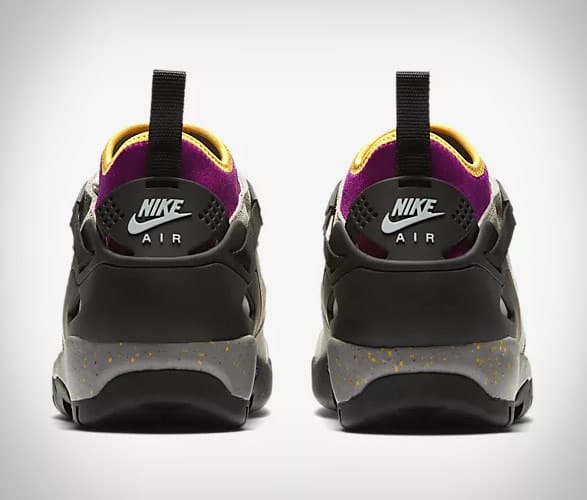 Nike ACG Air Revaderchi heel view.