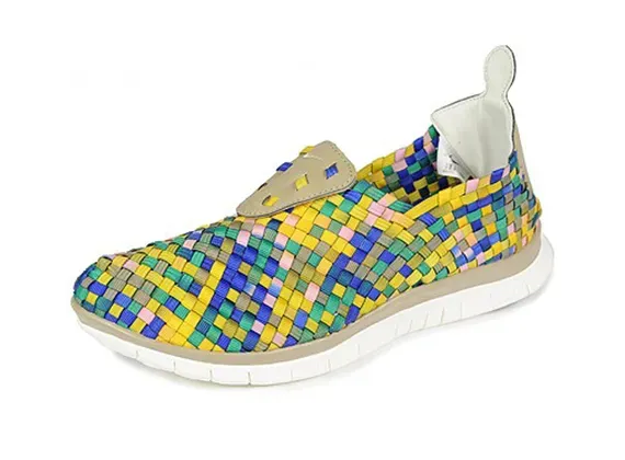 Nike Free Woven Khaki Stadium Green Hyper Blue Pink heel and pull tab detail.