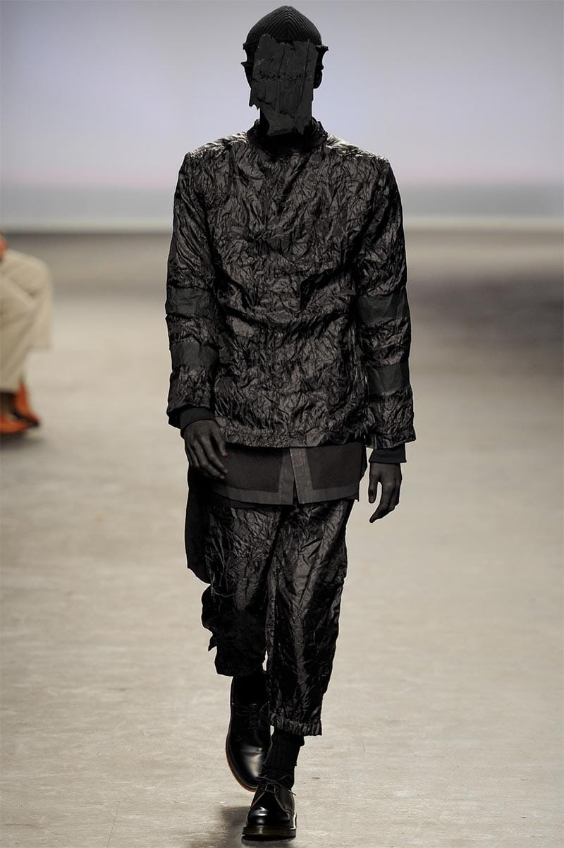 Craig Green FW2013 MAN look 4 — all-black 'shadow' look with face-concealing timber headpiece and full-body layered drapery