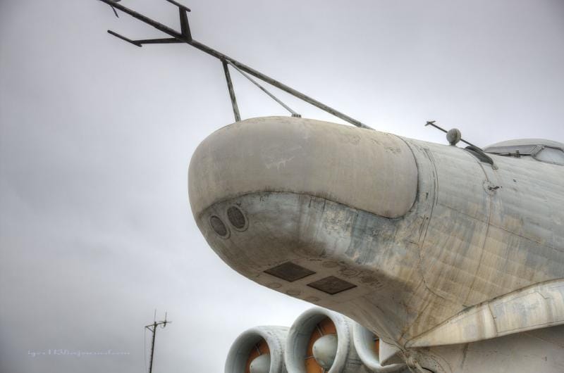 Lun-class Ekranoplan MD-160 — starboard wing with turbofan engine pylons