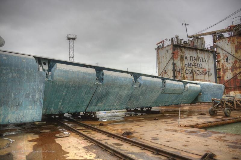 Lun-class Ekranoplan MD-160 — wing leading edge and engine pylon attachments