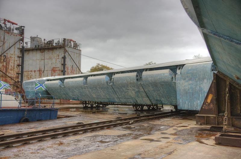 Lun-class Ekranoplan MD-160 — cockpit and nose section from ground level