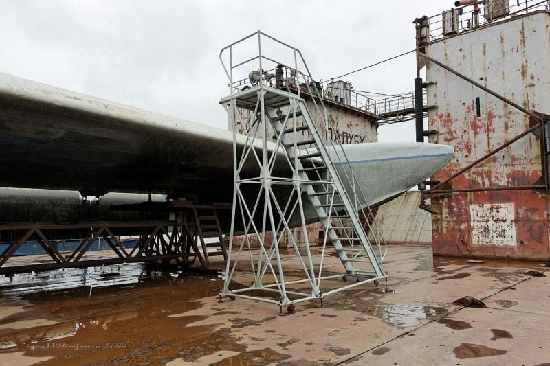 Lun-class Ekranoplan MD-160 — tail section and vertical stabilizer height