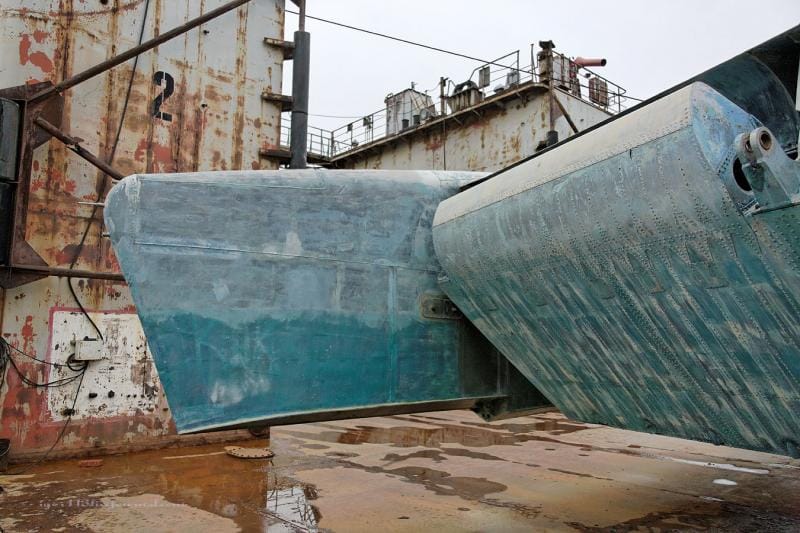 Lun-class Ekranoplan MD-160 — full length of the vessel at dock