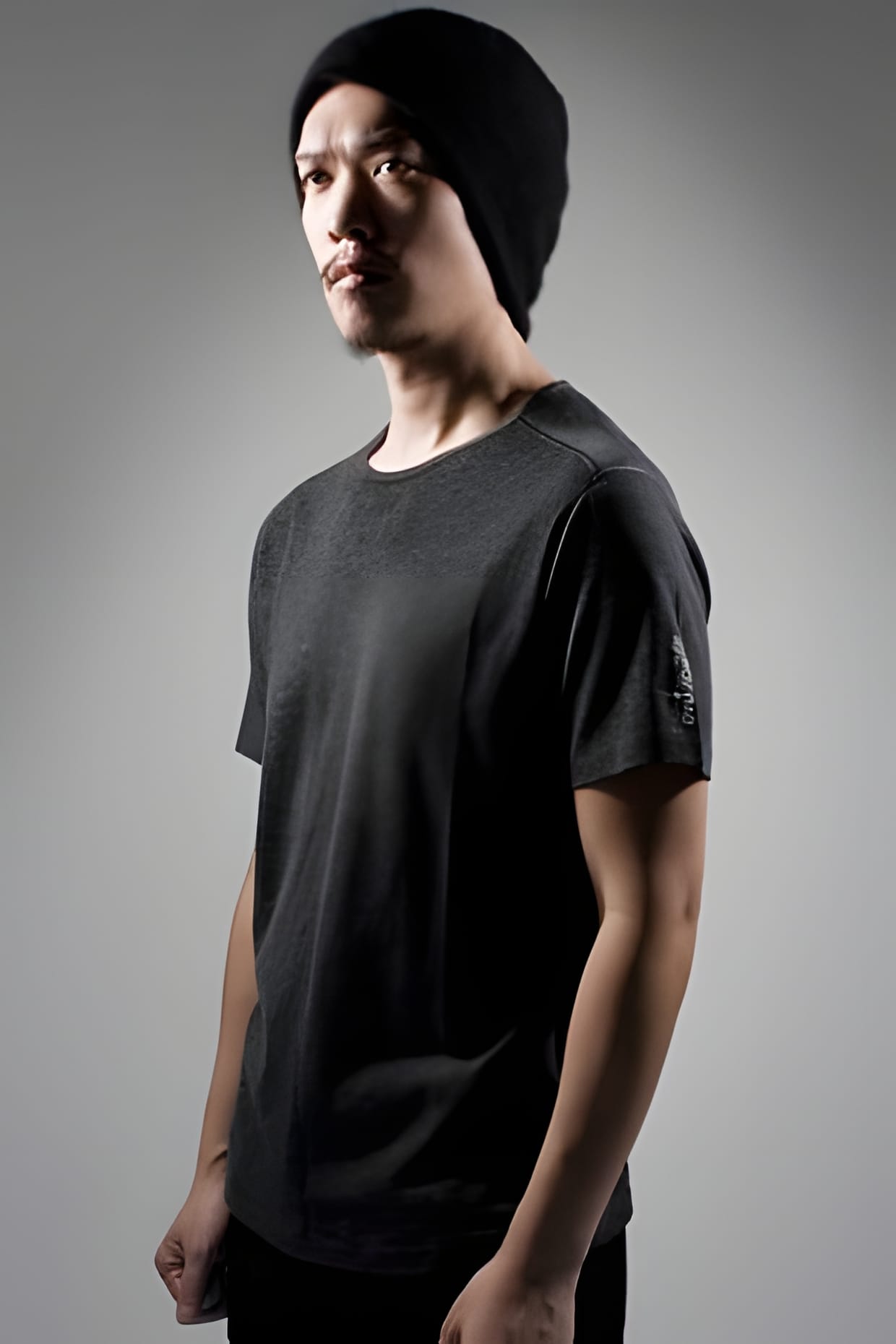 ACRONYM 2009 Fall/Winter charcoal short-sleeve top worn, side view.