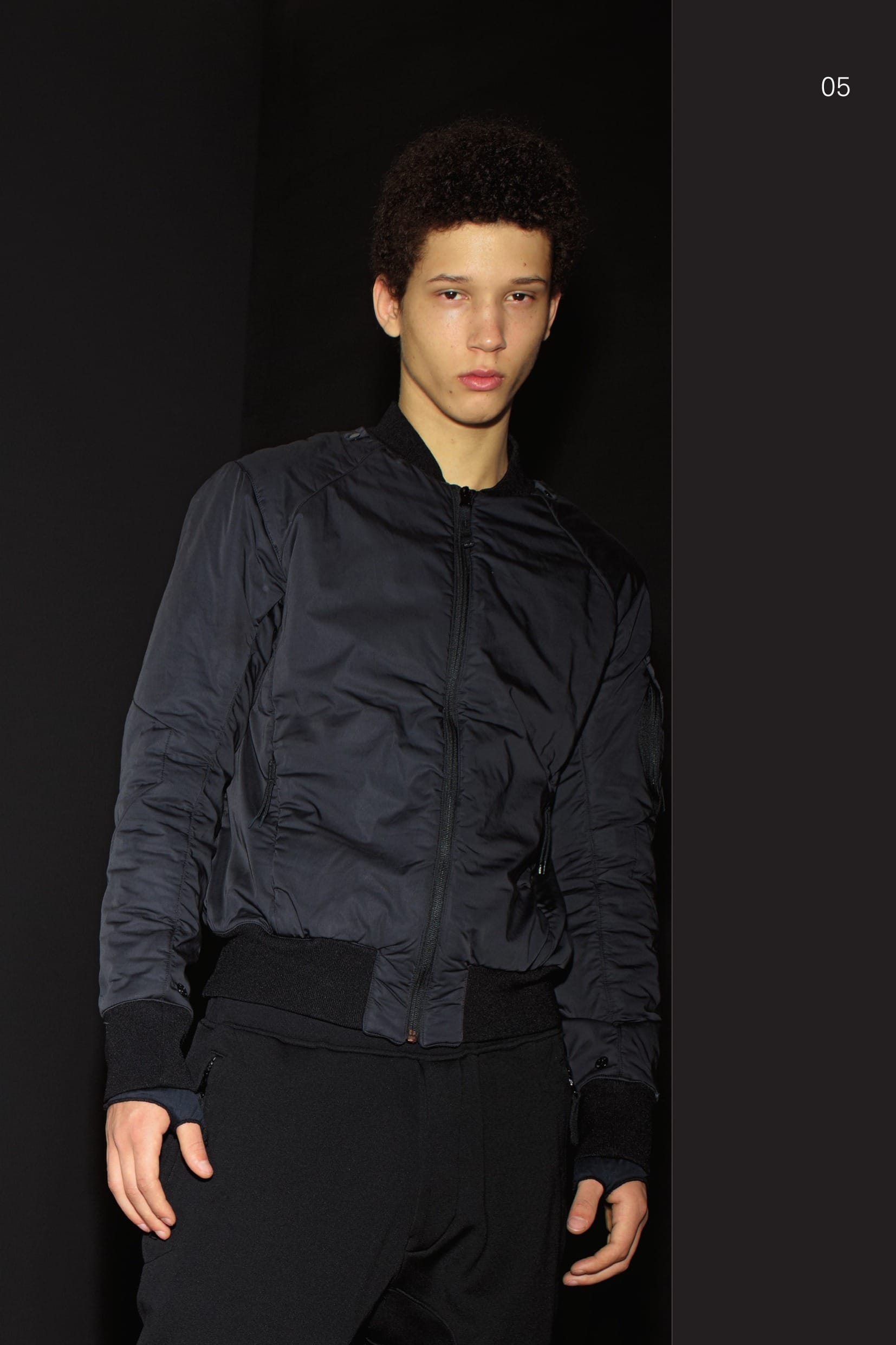 40510 CATEGORY_AUGMENT_MODULAR_INSULATOR JACKET_NYCO SATIN Bomber jacket in padded and quilted satin weave cot- ton / nylon. The Augment function allows the garment to be worn on its own or under other STONE ISLAND SHADOW coats and jackets in order to increase the system thermo performances. Two pockets in the front seams with invisible zip fastening. Round pocket with two small patch pockets on the left arm with zip fastening and rectangular flap fixed with Velcro®, which holds the STONE ISLAND SHADOW badge. Sleeve construction with lower gusset to allow maximum freedom of movement. Stretch ribbed nylon bottom hem, collar and cuffs. Garment dyed. 30309 CATEGORY_SKIN CONTOUR PANT _NYCO FELPA Joggers in double face jersey, nylon outside and cotton inside. Two diagonal front pockets with pull-up zip fastening. Slightly diagonal back pocket with zip fastening. Panel construction on the legs. Drawstrings on bottom hems. Finely ribbed nylon jersey band with internal elastic band and drawstring at the waist. Flap with hidden button fly on the front. Garment dyed.