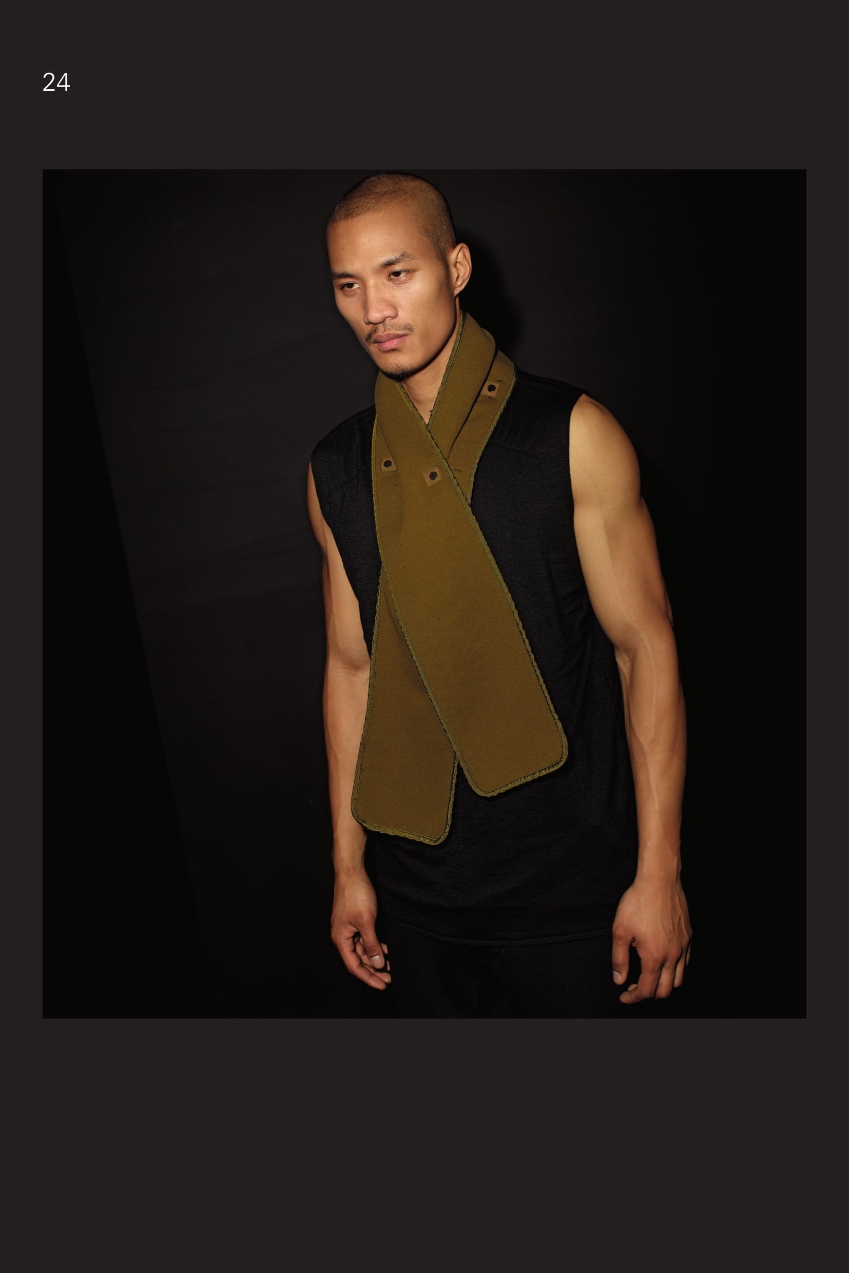 20312 CATEGORY_SKIN_SLEEVELESS DOUBLE LAYER SHIRT_JERSEY: WOOL / CO ULTRALIGHT Sleeveless T-shirt in double-layered jersey, wool on the outside and lightweight cotton inside. The outer layer is a different colour to the inner layer owing to the special dyeing recipes used on the finished garment. Double needle stitching on the back unites the two jersey fabrics, creating geometric patterns. Longer rounded bottom hem at the back. 90311 CATEGORY_EQUIP MODULAR SCARF_BONDED NYLON/PL Scarf in nylon jersey on one side and polyester fur on the other. A new frontier in modular garment accessories. Starting from this collection, accessories have been introduced in the EQUIP category that can be fixed to all the coats and jackets in the PROOF, RE- SIST and AUGMENT categories for this season, past seasons and the seasons come, designed not only for their primary function, but also to enrich and add a further dimension the overall look. The accessories can be fixed to the garments using the loops at the neck. Garment dyed. 30309 CATEGORY_SKIN CONTOUR PANT _NYCO FELPA Joggers in double face jersey, nylon outside and cotton inside. Two diagonal front pockets with pull-up zip fastening. Slightly diagonal back pocket with zip fastening. Panel construction on the legs. Drawstrings on bottom hems. Finely ribbed nylon jersey band with internal elastic band and drawstring at the waist. Flap with hidden button fly on the front. Garment dyed.