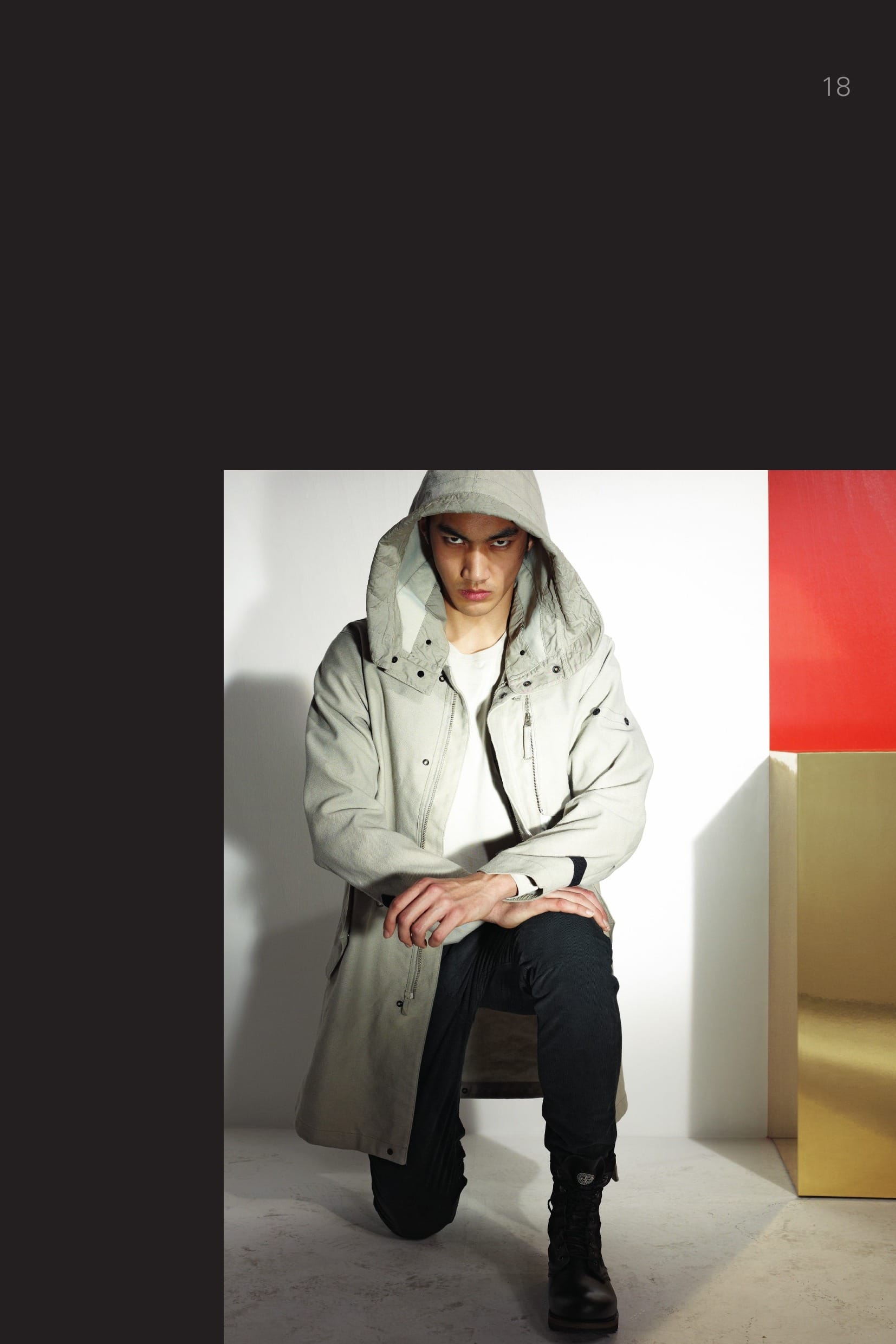 70105 CATEGORY RESIST_FISHTAIL PARKA _ DIAGONAL-R 3L [BONDED WOOL LINEN TELA] Diagonal-R 3L begins as a diagonal military specifi- cation wool and linen tela. Bonded to a windproof, waterproof, and breathable membrane and a nylon mesh backer; it is garment dyed to achieve vivid and subtle shades of colour. The results are beauti¬ful and wearable garments which are truly STONE ISLAND; both natural and technical at once. _ Optimal weather protection: waterproof and windproof _ Breathable: Allows moisture vapour to escape _ Unique look and feel _ Garment dyed with the addition of an anti-drop agent Fishtail Parka. Diagonal pockets with flap and snap fastening. On chest, a vertical double pull zip fasten- ing hides an array of pockets built on a layer in Musso- la Prismatica, a light cotton muslin bonded to an outer finely grooved polyurethane film for a liquid/prismatic effect, and the Stone Island Shadow badge. Ergo- nomic sleeve construction. Shaped cuffs, adjustable through a diagonal Velcro® band. Inner drawstring on the back, adjustable through drawstrings positioned on the front. Fishtail bottom edge with drawstring. The parka can be shortened through back and front snaps. Big detachable hood with inner band and anti- wind flap on the collar lined with a cotton nylon tela. 20213 CATEGORY_ SKIN_ LS SLEEVE T _ JERSEY MAKO WITH NY CALANDRA Long sleeve T-Shirt in mako cotton jersey. Asymmet- rical cuts on the front with Catch pocket, with side entrance, on the chest, in iridescent ‘calandra’ nylon polyester fabric. Yoke on back. Garment dyed. 30509 CATEGORY_ RESIST_ PLEATED PANT _ CO MICRO CORD Trousers in slightly stretch corduroy 2000. One pleat on front. Slanting front pockets. Slightly slanting back pockets with buttoned flap. From the knee down, panel leg construction with a back inlay in a finely ribbed cotton jersey. Crop inlay. Zip and button fly fastening. Garment dyed.