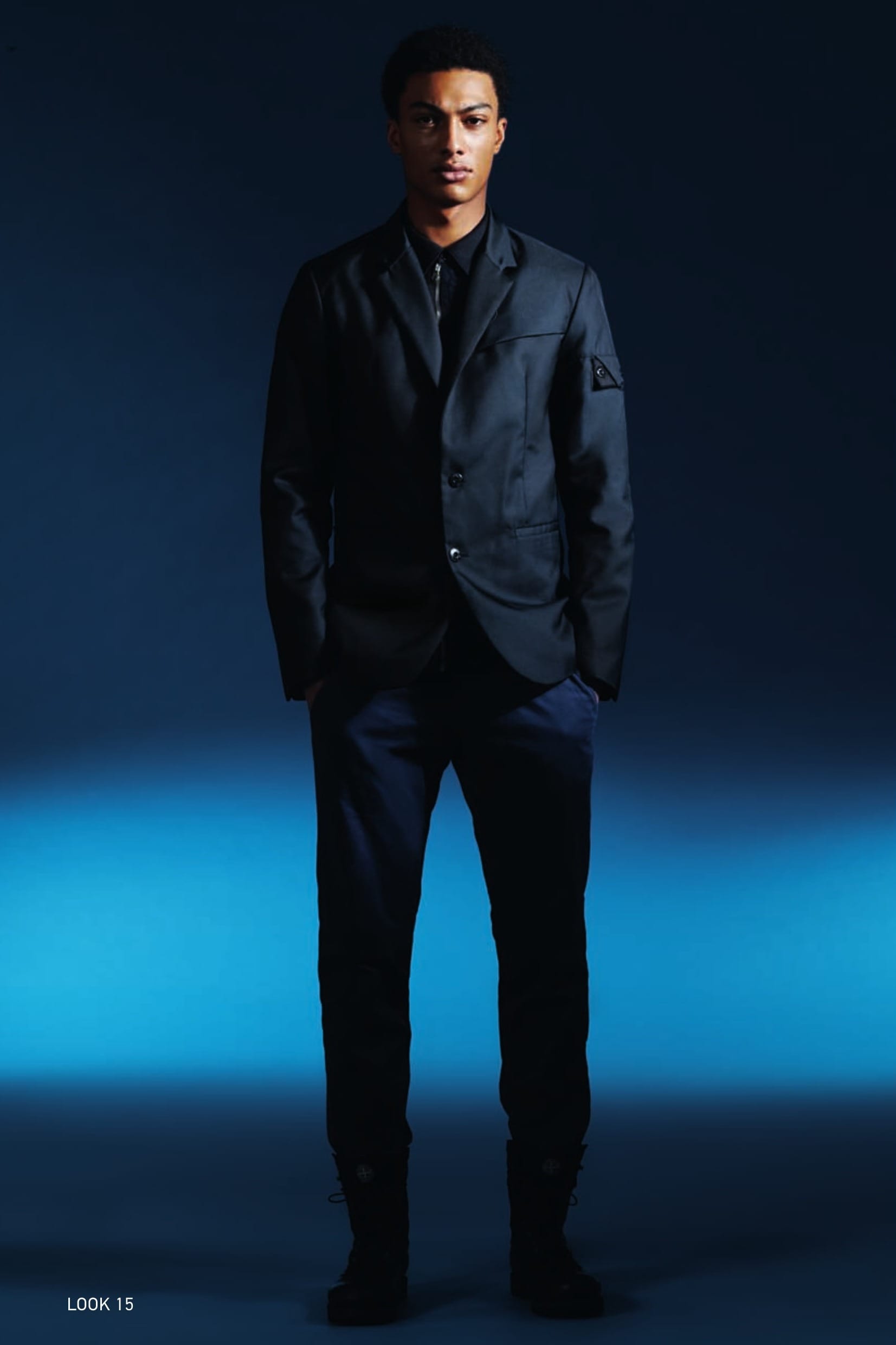A0206 SB BLAZER_STRUCTURED NYLON RESINATO Single-breasted blazer in a micro structured nylon with a shiny / matte appearance and internal resin treatment to create light water resistance. Flat pockets with horizontal opening. Small flat pocket on the chest with opening hidden by a flap. On the left sleeve, the Stone Island Shadow Project badge is partly concealed by a flap. Cuffs fastened with two buttons, concealed by a flap. The inner face is lined with lightweight iridescent nylon quilted with a star-pattern to a padding substrate on the upper section and a technical nylon mesh on the lower section. Two-button fastening and a button held by elastic to the raise the collar. 10107 ARTICULATED ZIP SHIRT _PL DIAGONAL Over-shirt in a polyester and cotton blend, with cotton inner face. Garment dyed. Two pockets on the chest built into the body of the garment, with two bellows sides, with flap and button fastening. Ergonomic sleeves with cuff fastened with adjustable buttons. Back yoke. Splits on the back at the sides. 30610 CHINO_CO DIAGONAL Chinos in diagonal weave comfort cotton. Garment dyed. Two diagonal side pockets. Two back pockets with flap and partially concealed button fastening. Reinforced crotch. Zip fly and semi-concealed button at the waist.