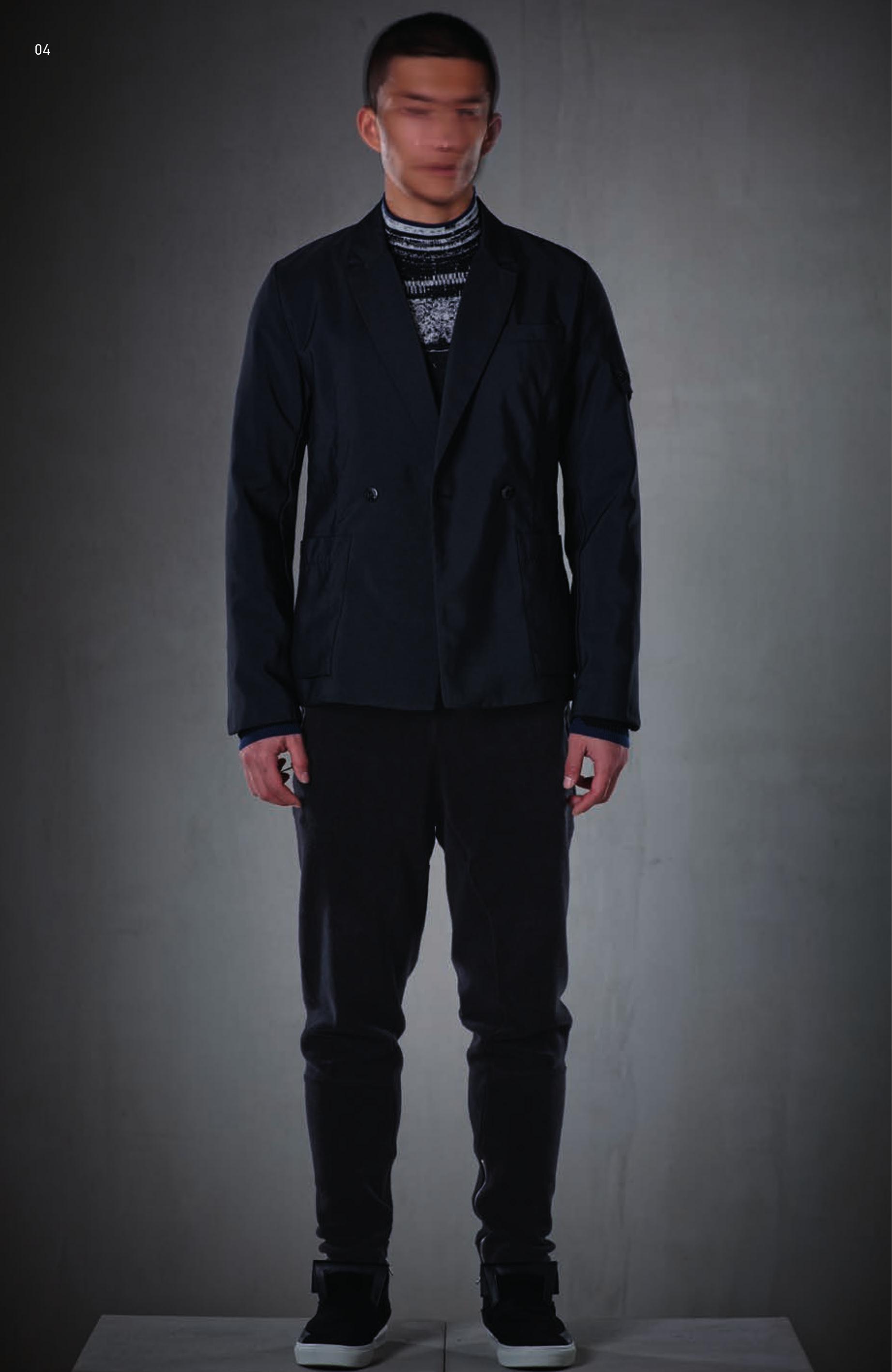 Double brested blazer in Hollowcore a robust appearance polyester canvas with a surprisingly light weight and comfortable hand thanks to the use of hollow structure of the textile fibres. The piece is garment dyed under pressure at 130°C. Notched lapels with squared indent. Patch front pockets. Small chest pocket. On the left sleeve, the Stone Island Shadow Project badge is partly concealed by a flap. Hidden button fastening cuffs. Two back slits. Microfiber lining. Inner small vertical zip fastened pocket. 501A3 MOCK NECK SWEATER _ WO/PL/PA State of the Art in knitting techniques. Mock neck knit in wool/polyester/ nylon. Made with a jacquard weaved motive using different yarns creating a ‘glitch’ effect, the ’disturbed’ graphical effect on monitors because of system interferences. Cuffs and bottom band with a seamless construction inlay in solid colour nylon yarn.
