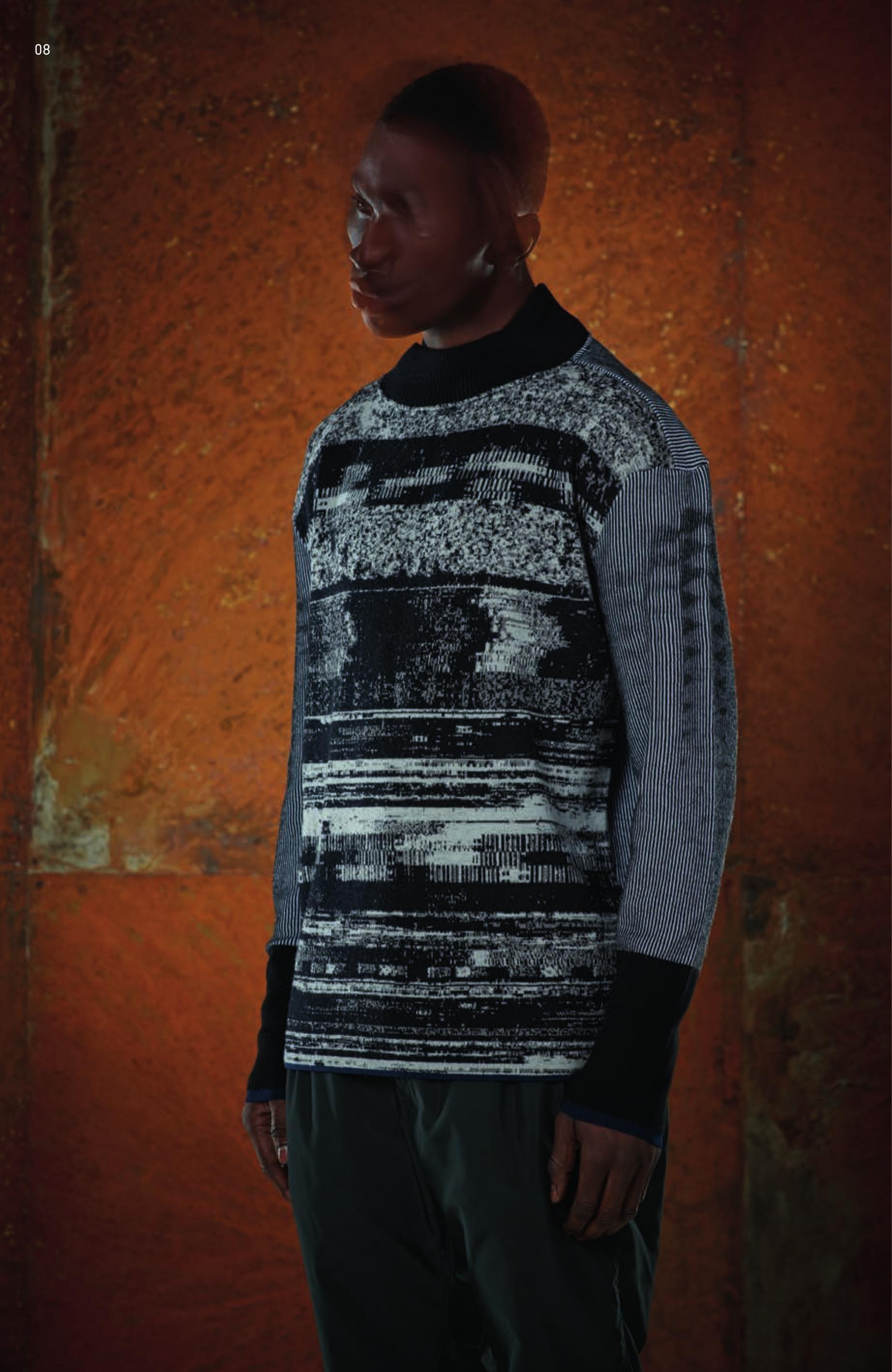 506A4 MOCK NECK FREESTYLE SWEATER _ WO/PL/PA State of the Art in knitting techniques. Mock neck knit in wool/polyester/nylon, made by combining several weaving techniques as well as jacquard techniques and seamless placed inlays. On the front, a jacquard weaved motive using different yarns creates a ‘glitch’ effect, the ’disturbed’ graphical effect on monitors because of system interferences. On the sleeves and back, sophisticated knitting patterns create a graphic motifs with striking optical and three-dimensional effects. On the back of cuffs and on the bottom band, seamless inlay in solid colour nylon yarn. 30105 HIGH WAISTED CHINO _ DIAGONAL PL Chino trousers in shiny diagonal weave polyester. Slightly high waist cut. Vertical opening pockets parallel to the dart. Horizontal opening back pockets, inserted into the yoke. Zip fastening. Garment dyed under pressure at 130°C.