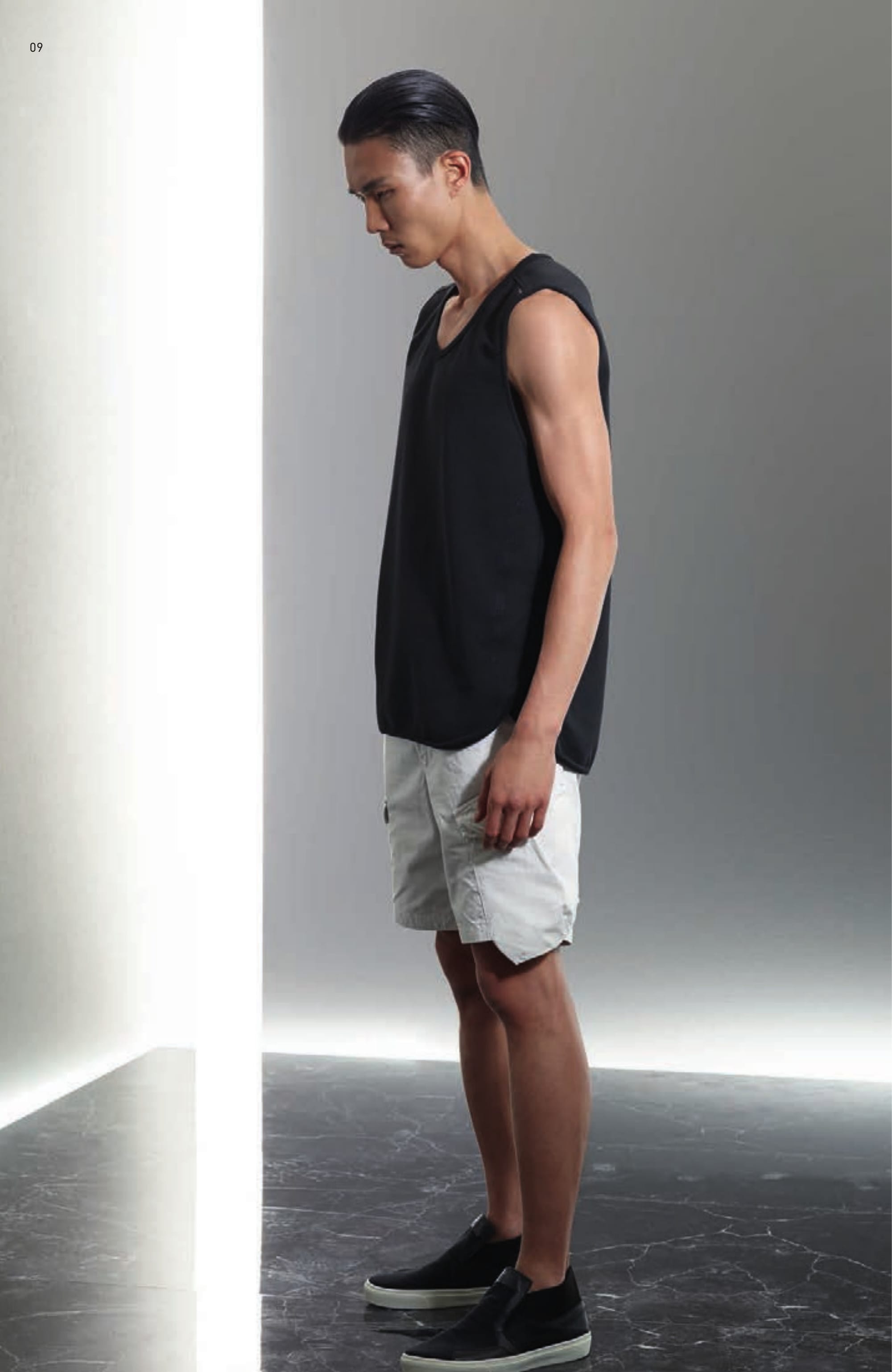60110 TANK TOP _FELPA CO Tank top sweatshirt in cotton fleece. Garment dyed. Wide fit. Wide armholes with cotton mesh inlay on back. Ribbed neckline. Overlapping rounded bottom with ribbed outline. L0206 BERMUDA CARGO _ GABARDINE CO Bermuda shorts in cotton gabardine. Garment dyed. Slanting pockets. Diagonally placed patch bellows pockets slightly longer than the leg hemline, with zip fastening under flap. Two welt pockets on the back. Seat inlay. Zip and button fly. S0122 STEP-ON SLIP-ON 3 _ CANVAS / LEATHER / PONY HAIR Modular and versatile shoe. The back of the shoe, in heavy ribbed double layer nylon jersey transforms this deck-shoe into a slip-on shoe. Cotton canvas upper with leather and pony hair inlays. Oversized tongue carrying the CXADO heat print motif. White real rubber sole.