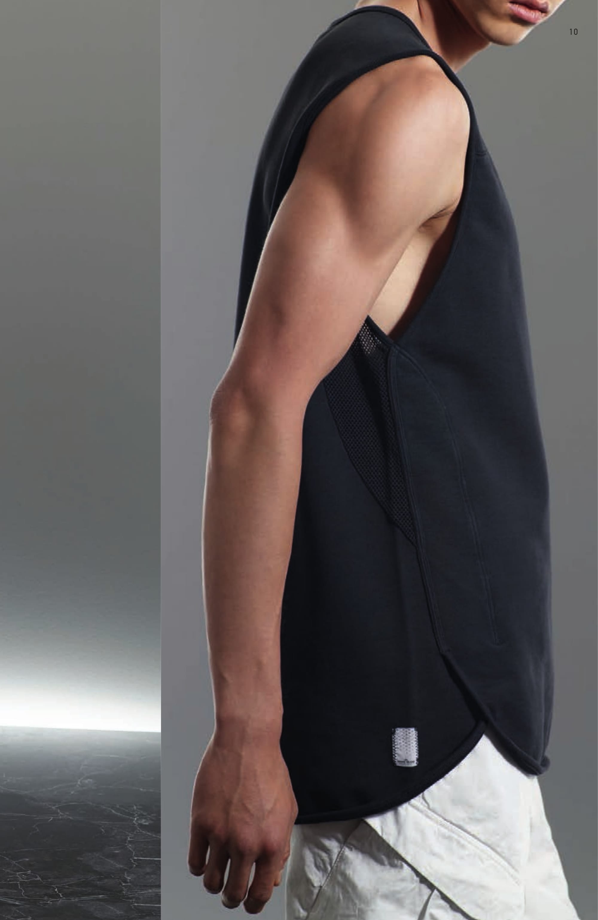 60110 TANK TOP _FELPA CO Tank top sweatshirt in cotton fleece. Garment dyed. Wide fit. Wide armholes with cotton mesh inlay on back. Ribbed neckline. Overlapping rounded bottom with ribbed outline. L0206 BERMUDA CARGO _ GABARDINE CO Bermuda shorts in cotton gabardine. Garment dyed. Slanting pockets. Diagonally placed patch bellows pockets slightly longer than the leg hemline, with zip fastening under flap. Two welt pockets on the back. Seat inlay. Zip and button fly. S0122 STEP-ON SLIP-ON 3 _ CANVAS / LEATHER / PONY HAIR Modular and versatile shoe. The back of the shoe, in heavy ribbed double layer nylon jersey transforms this deck-shoe into a slip-on shoe. Cotton canvas upper with leather and pony hair inlays. Oversized tongue carrying the CXADO heat print motif. White real rubber sole.