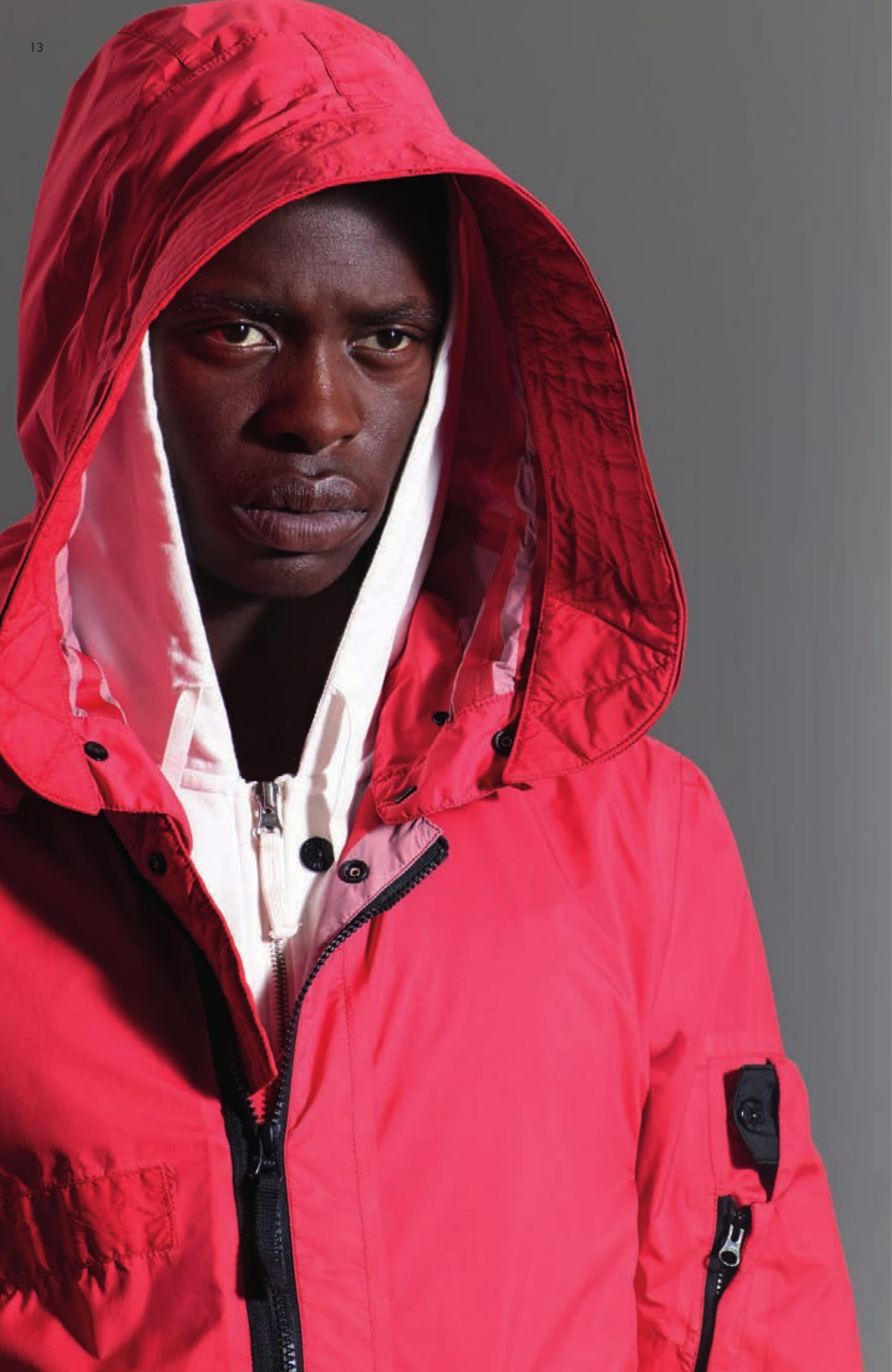40101 FISHTAIL PARKA _ PULVER-R 3L Fishtail Parka in Pulver-R 3L, Stone Island’s custom made performance fabric. Garment dyed. This fabric begins by laminating an ultra-light nylon face fabric to a breathable, water and wind resistant membrane, and an almost imperceptible woven polyester backer. Stone Island’s expertise in garment dyeing bestows the outer face with unparalleled colour without adversely affecting the technical performance of the membrane. The addition of a special agent to the dye formula makes the piece anti-drop. Heat sealing tapes inside to enhance weather protection. Large detachable hood with internal border and wind flap on the neck. Two diagonal front pockets with flap and hidden snap fastening. Drawstring waist. Zip fastened pocket on the left sleeve, partially hiding the Stone Island Shadow Project badge. Air vent under the sleeve. Drawstring on bottom hem. Back central vent. Zip and two snaps fastening. 60210 HOODIE _ FELPA CO Hooded full zip sweatshirt in cotton fleece. Garment dyed. Drawstring at hood. Patch front pockets with diagonal opening over shaped inlay. Ribbed heavy nylon cuffs and bottom band. Inlay in reversed fleece on the lower back. Zip and two buttons fastening.