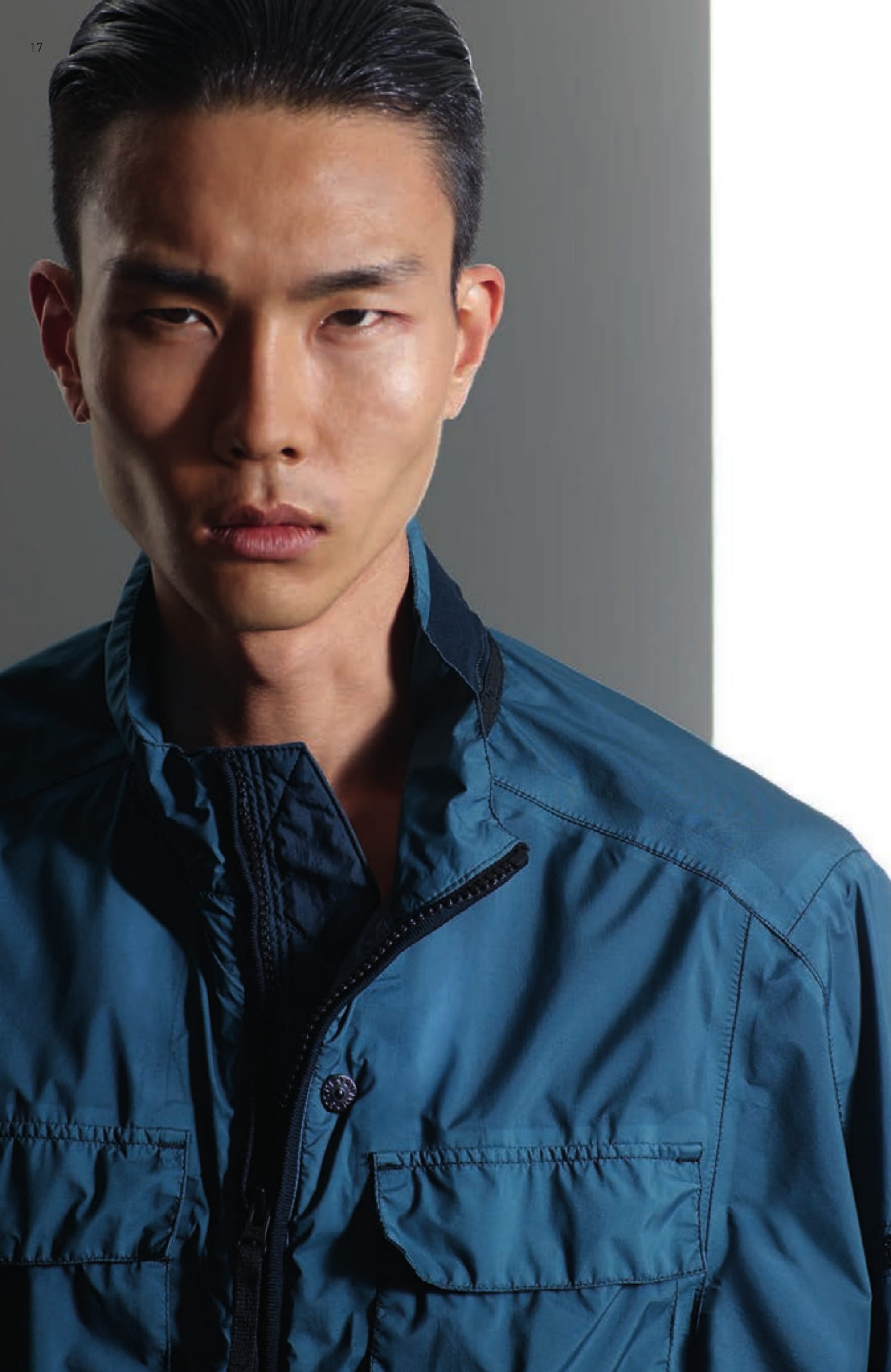40801 FIELD JACKET _ PULVER-R 3L Field Jacket in Pulver-R 3L, custom made performance fabric. Garment dyed. This fabric begins by laminating an ultra-light nylon face fabric to a breathable, water and wind resistant membrane, and an almost imperceptible woven polyester backer. Stone Island’s expertise in garment dyeing bestows the outer face with unparalleled colour without adversely aﬀ ecting the technical performance of the membrane. The addition of a special agent to the dye formula makes the piece anti-drop. Heat sealing tapes inside to enhance weather protection. Raised collar with elasticated band on the back. Shaped front bellows pockets with zip fastening edged in nylon jersey. Chest patch bellows pockets with snap fastening fl ap. Wide armholes to ease movement. Adjustable straps at shaped cuﬀ s. Drawstring at bottom. Two snaps and zip fastening edged in nylon jersey.