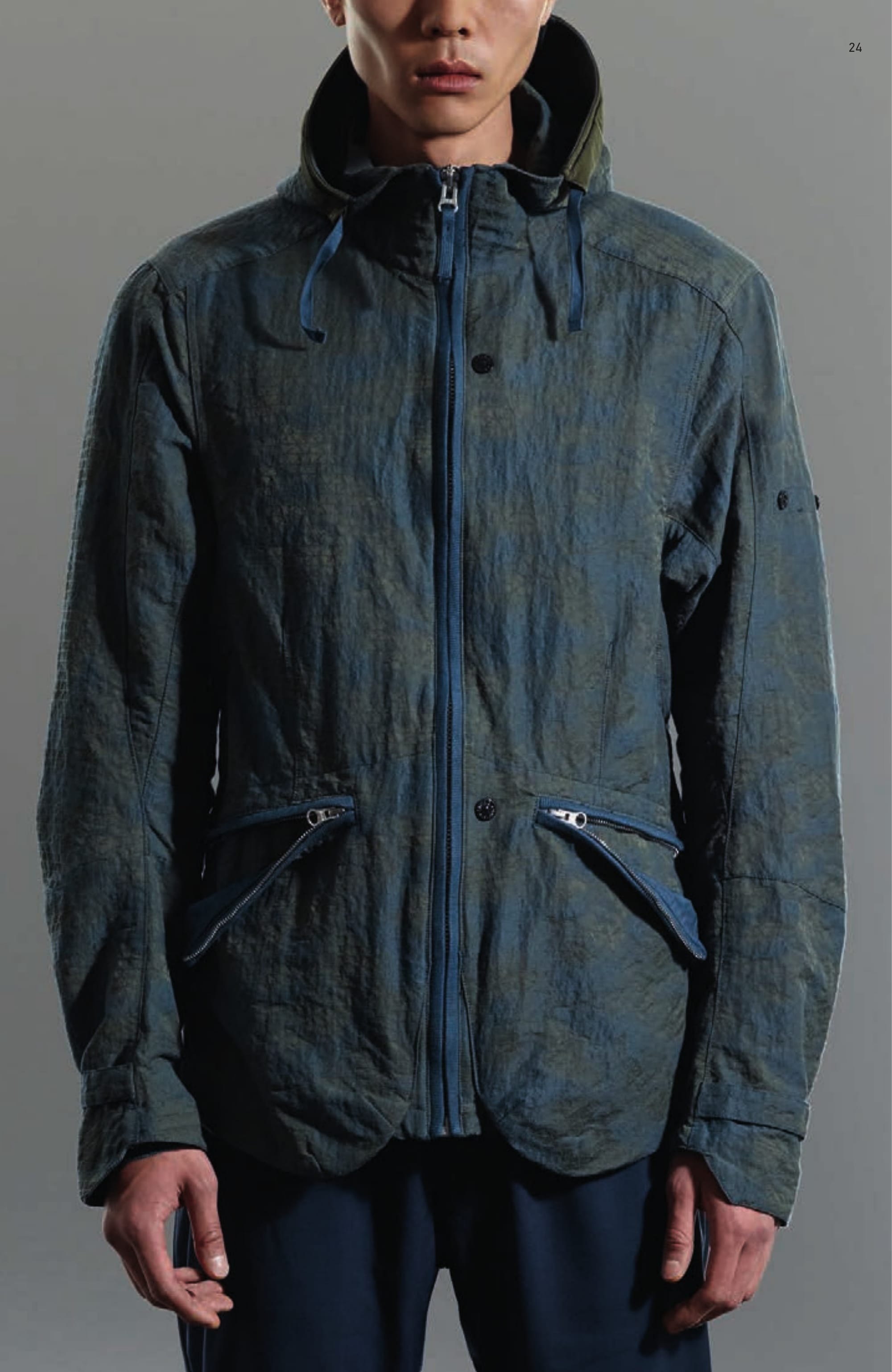 40404 CAGOULE _ DPM GRID JACQUARD Hooded jacket in custom made Stone Island DPM design cotton/nylon jacquard. Garment dyed. It is fitting that industrial age Jacquard looms are regarded by many as a precursor to modern computer science; the resolution and complexity achievable with today’s machines are an elegant reflection of the digital age. The cotton and nylon yarns of DPM GRID JAQUARD are garment dyed separately in complementary or contrasting colours. The results of this dye procedure are spectacularly multi-layered; capturing both high definition contrasts or subtle tonal shading depending on colour combination. Computation rendered in physical wearable form. Drawstring on hood, in hollowcore nylon tunnel. Shaped front bellows pockets with zip fastening edged in cotton jersey. Wide armholes to ease movement. Adjustable straps at shaped cuffs. Two snaps and zip fastening edged in cotton jersey. 30105 CHINO _ COATED WOOL Chino pants in light wool gabardine, lightly pigment coated on the inside to give body to the fabric and achieve a two-colour effect. Wide fit. One small pleat along vertical front pockets. Two back welt pockets with button fastening. Vertical fitting seam above back pockets. Zip and button fastened fly. tunnel. Shaped front bellows pockets with zip fastening edged in cotton jersey. Wide armholes to ease movement. Adjustable straps at shaped cuffs. Two snaps and zip fastening edged in cotton jersey. 20211 LS T-SHIRT PRINTED _ INTERLOCK MAKO CO Long sleeve T-Shirt in Mako cotton interlock. Garment dyed. Wide and long fit. Ribbed neckline and cuffs. Trapeze shaped ‘Catch pocket’ on chest, with side opening. Print on chest and sleeves. Big 6219 CXADO print on back. 30105 CHINO _ COATED WOOL Chino pants in light wool gabardine, lightly pigment coated on the inside to give body to the fabric and achieve a two-colour effect. Wide fit. One small pleat along vertical front pockets. Two back welt pockets with button fastening. Vertical fitting seam above back pockets. Zip and button fastened fly. S0122 STEP-ON SLIP-ON 3 _ CANVAS / LEATHER / PONY HAIR Modular and versatile shoe. The back of the shoe, in heavy ribbed double layer nylon jersey transforms this deck-shoe into a slip-on shoe. Cotton canvas upper with leather and pony hair inlays. Oversized tongue carrying the CXADO heat print motif. White real rubber sole.