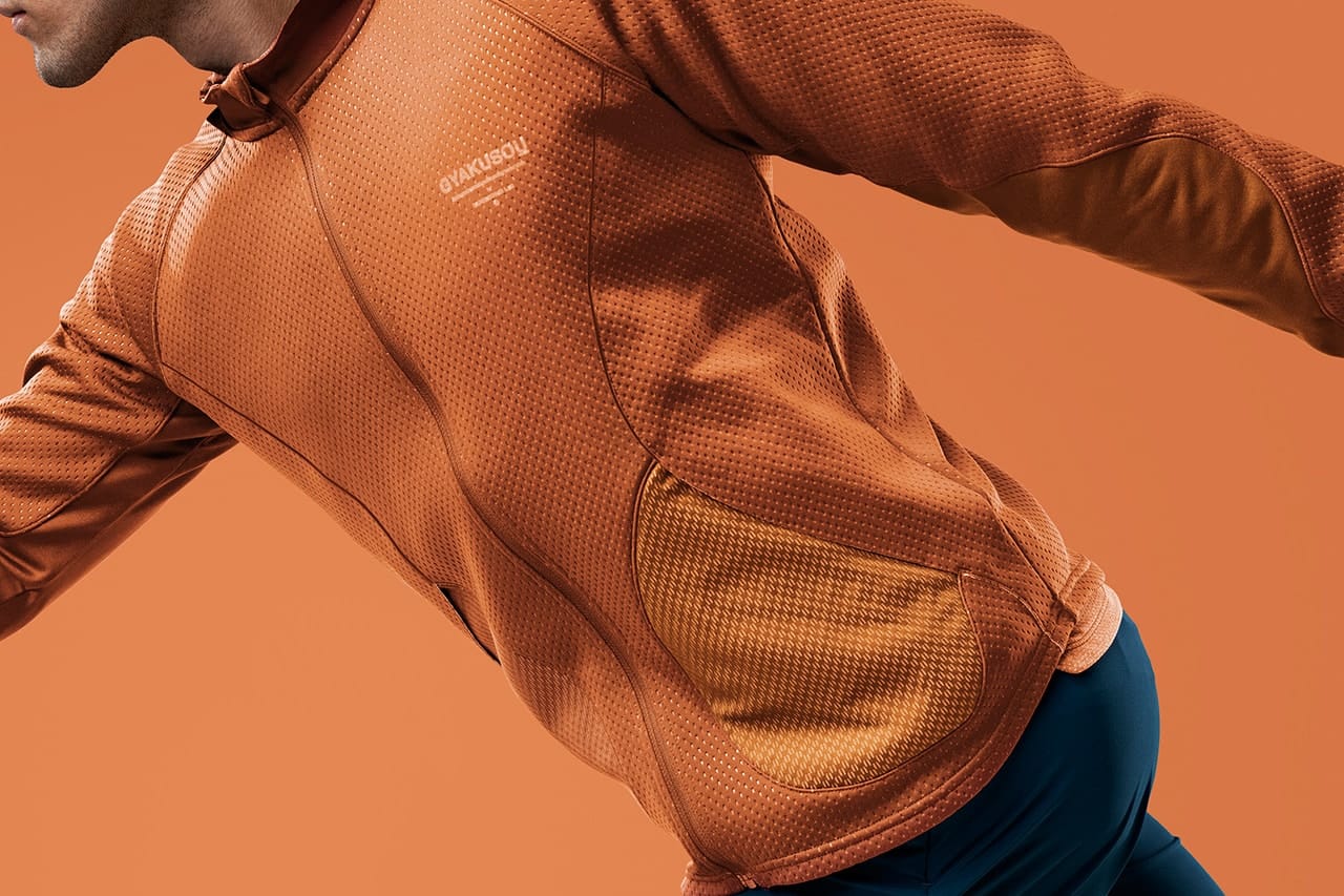 Runner in brown and burgundy Gyakusou Holiday 2013 apparel