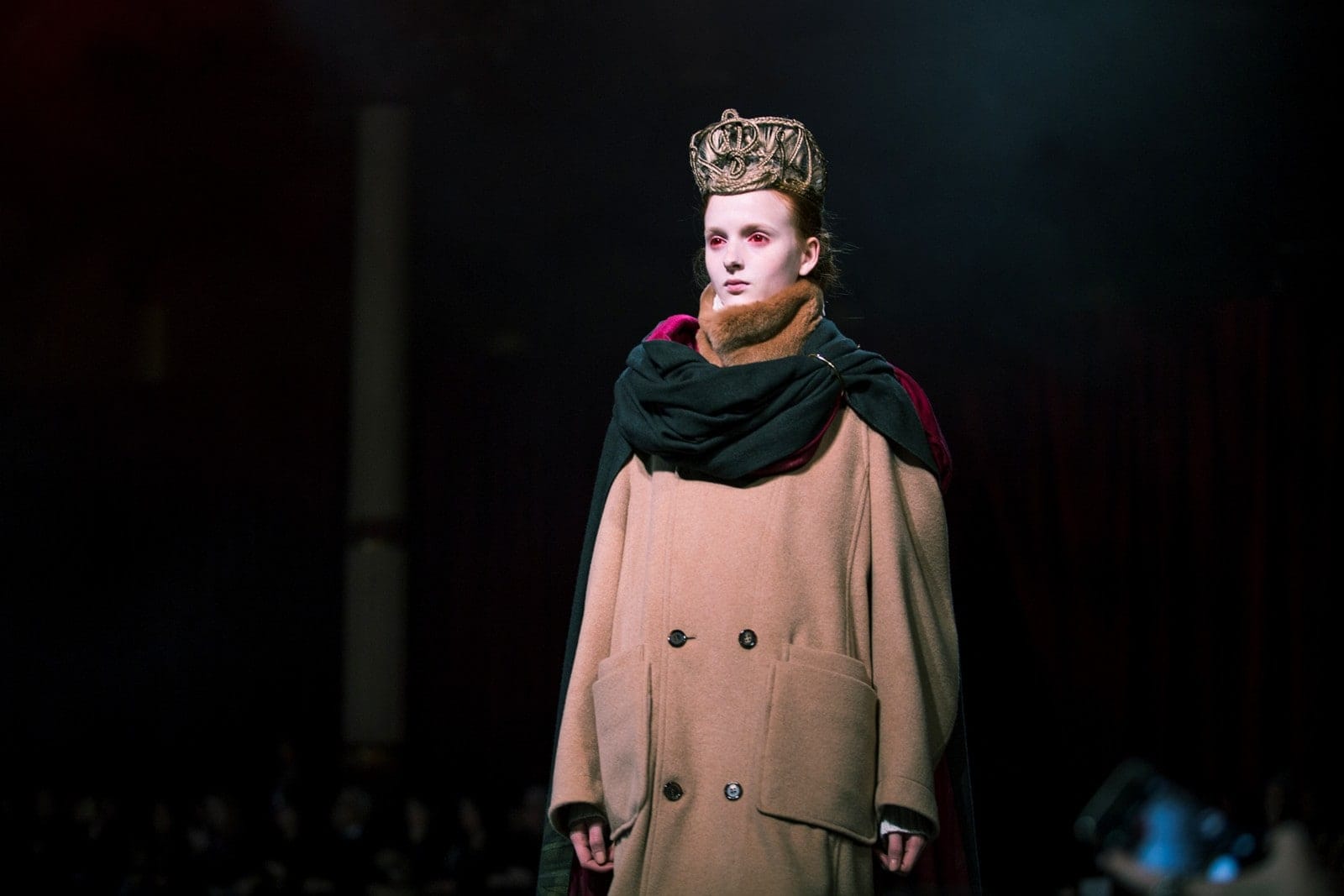 Undercover Autumn/Winter 2014 runway look 07 from Jun Takahashi's fairytale-inspired collection.
