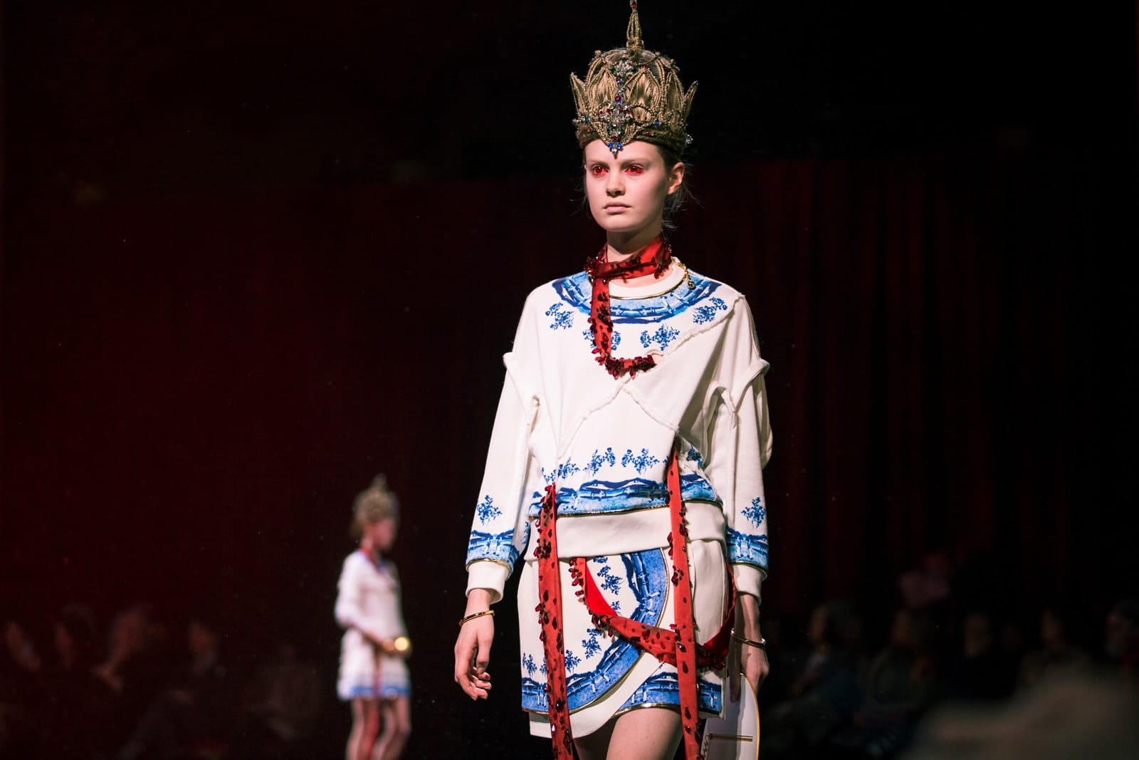 Undercover Autumn/Winter 2014 runway look 08 from Jun Takahashi's fairytale-inspired collection.