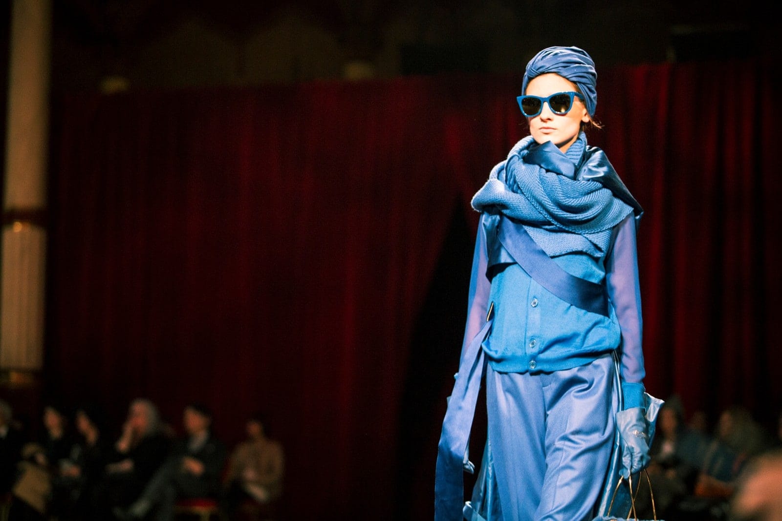 Undercover Autumn/Winter 2014 runway look 09 from Jun Takahashi's fairytale-inspired collection.