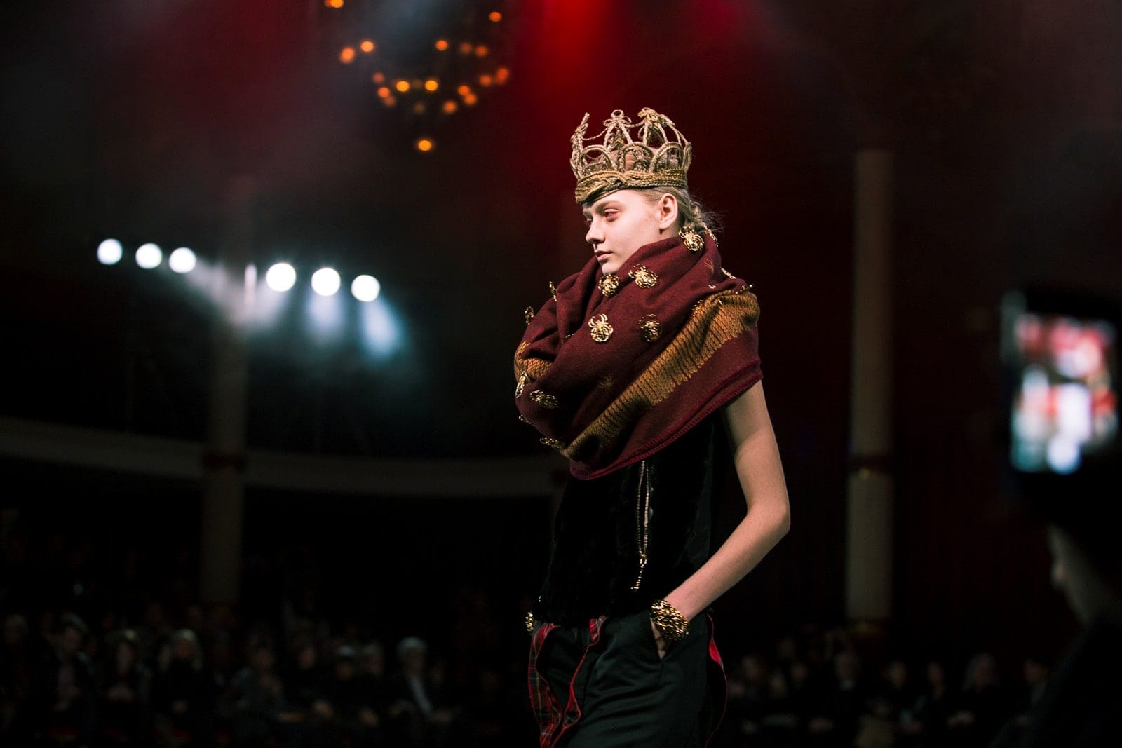 Undercover Autumn/Winter 2014 runway look 12 from Jun Takahashi's fairytale-inspired collection.