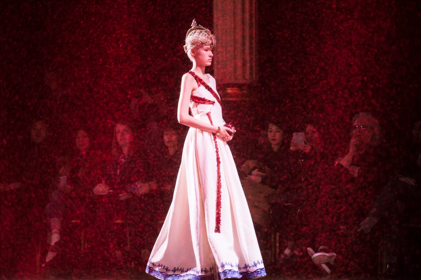 Undercover Autumn/Winter 2014 runway look 14 from Jun Takahashi's fairytale-inspired collection.