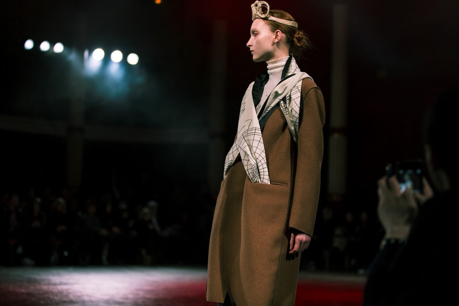 Undercover Autumn/Winter 2014 runway look 18 from Jun Takahashi's fairytale-inspired collection.
