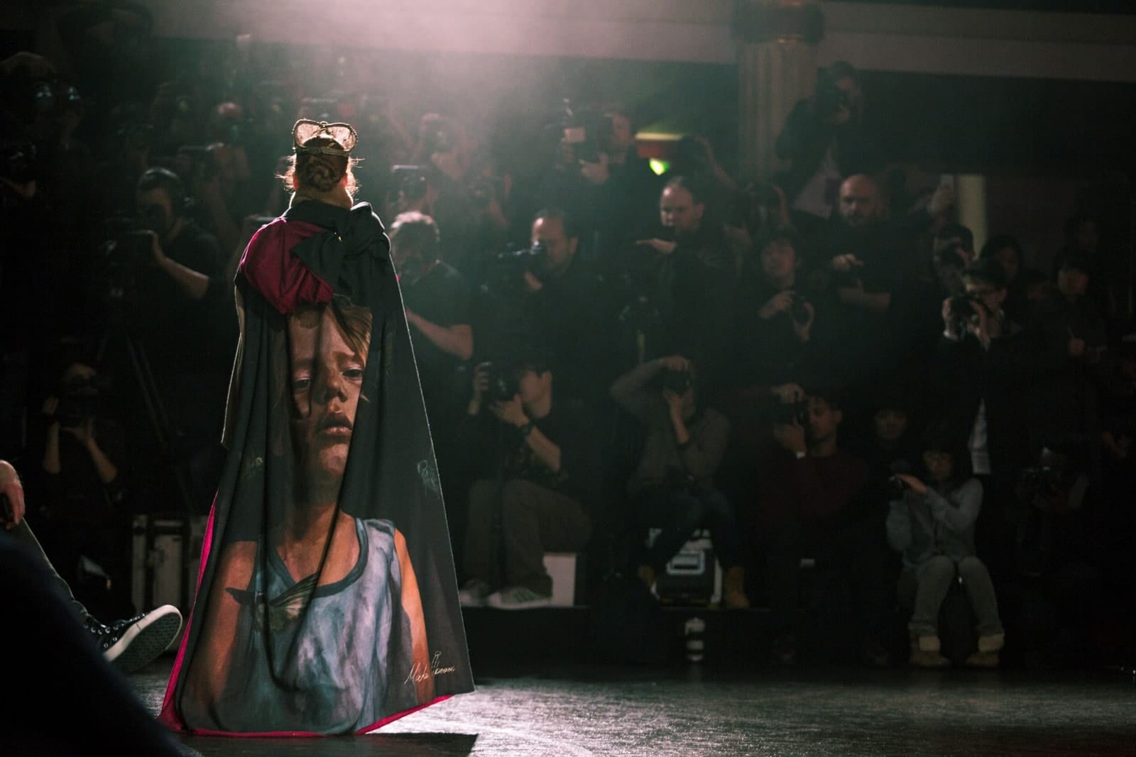 Undercover Autumn/Winter 2014 runway look 20 from Jun Takahashi's fairytale-inspired collection.